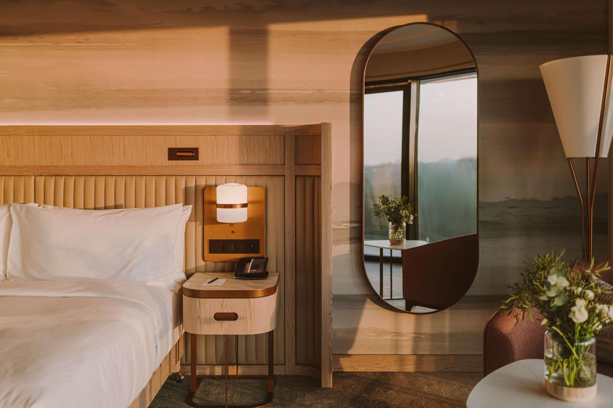 Hilton And Курортний комплекс 5*