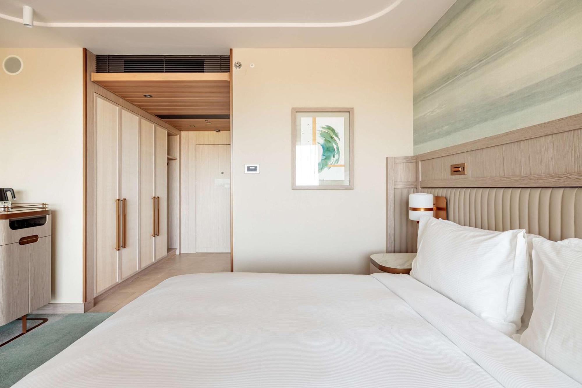 Курортний комплекс Hilton And 5*