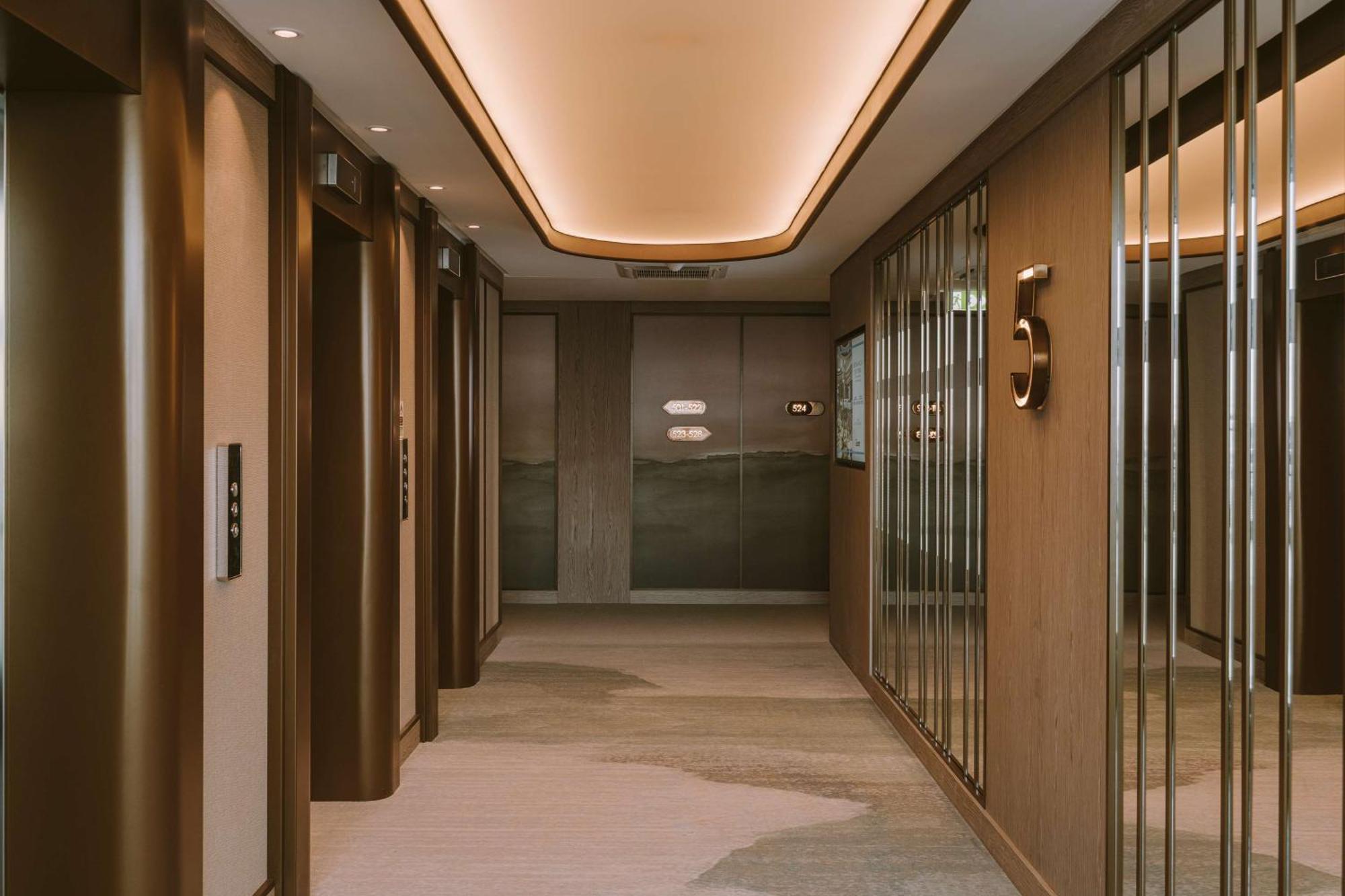 Hilton And Курортний комплекс 5*
