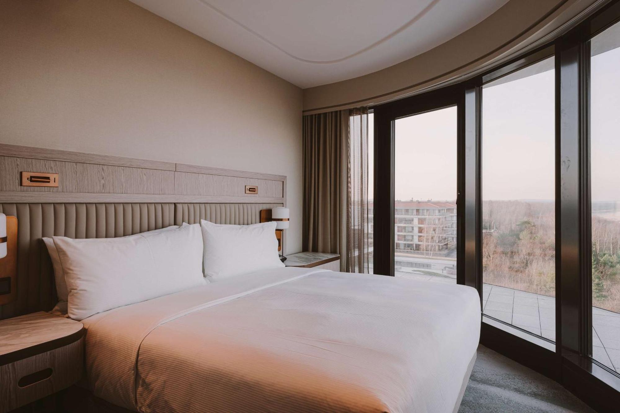 Hilton And Курортний комплекс 5*