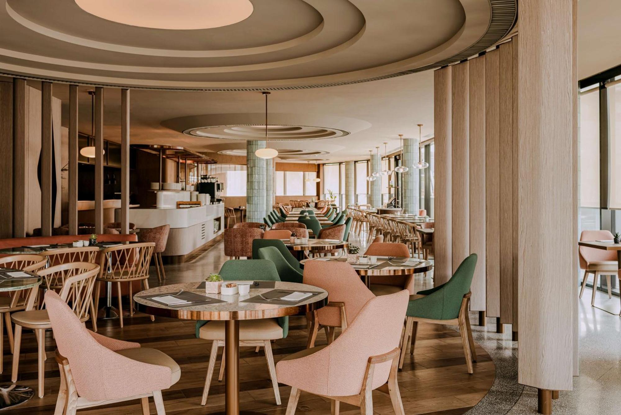 Hilton And Курортний комплекс